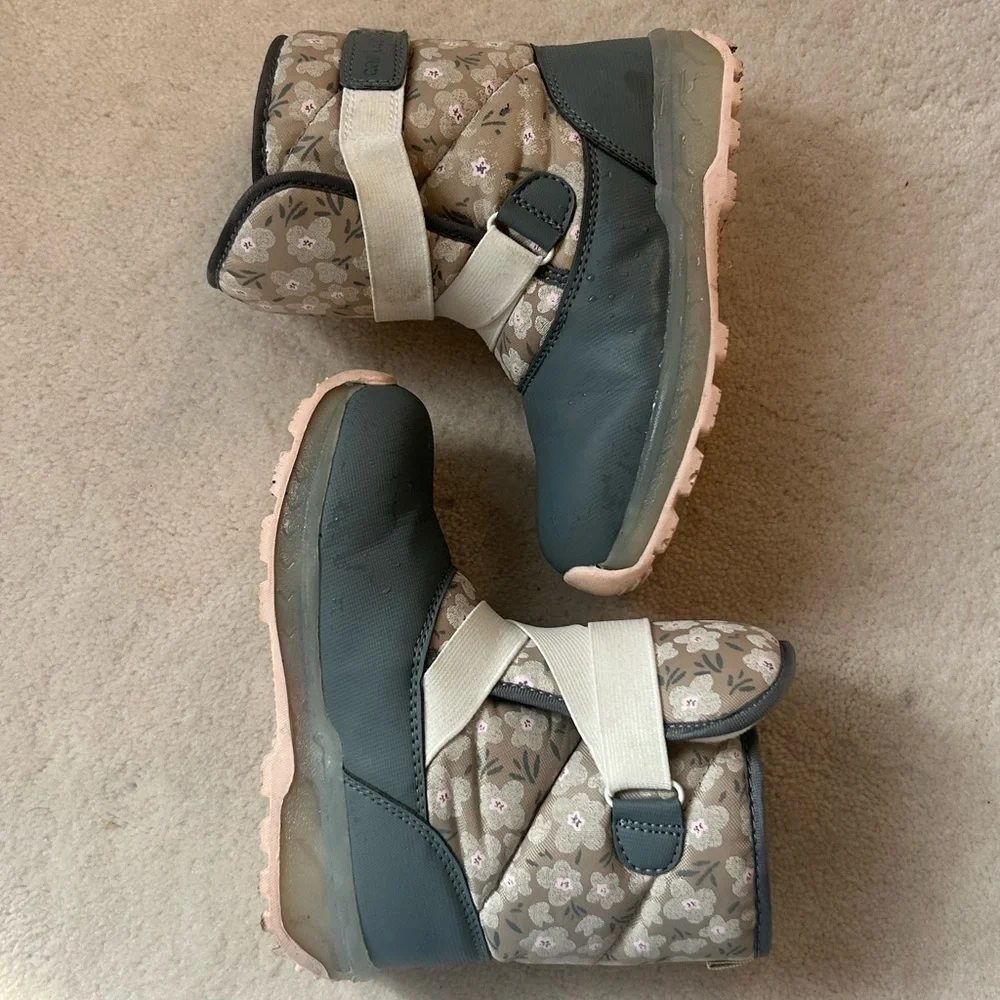 Carter’s Floral Light Up Snow Boots 12